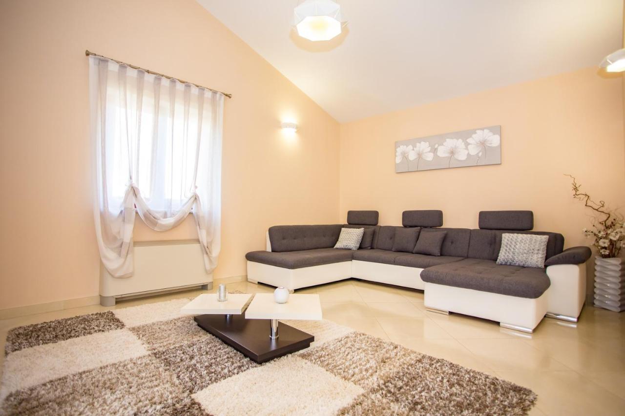 Villa House Brigita 1762 à Poreč Extérieur photo